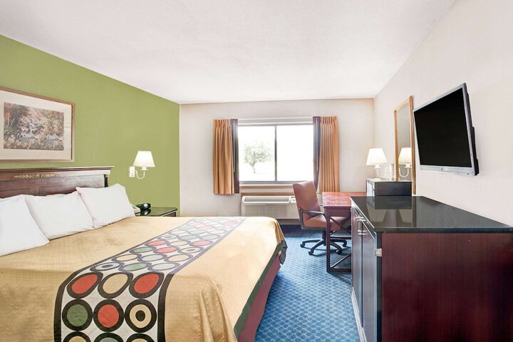 Room 10 of 19