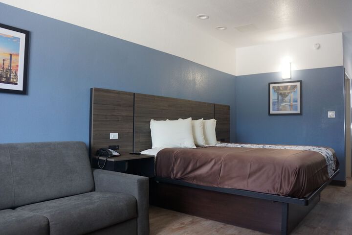 Room 16 of 28