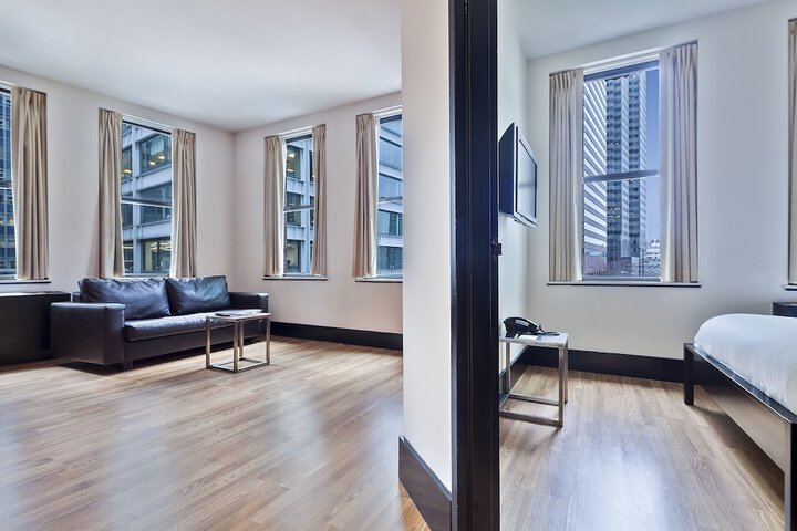 Room 21 of 37