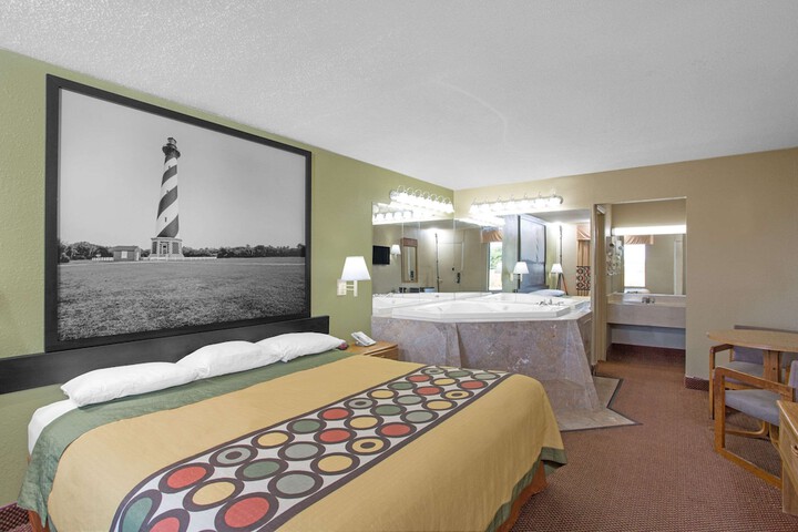 Room 6 of 13
