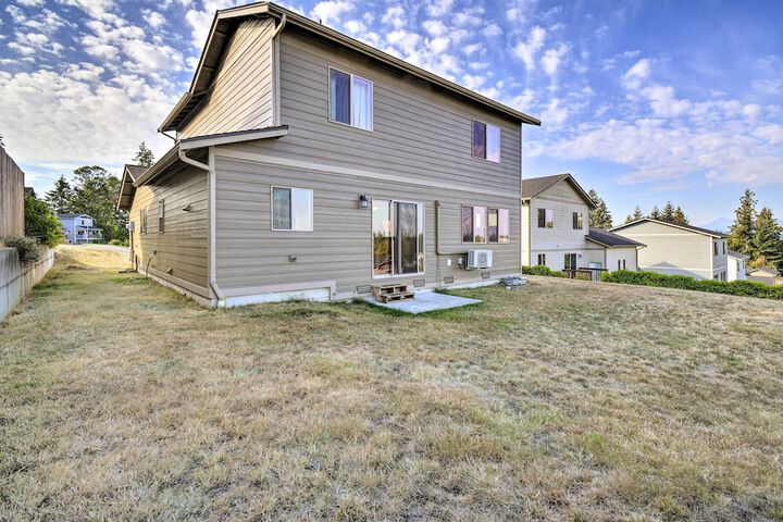 Pet-friendly Poulsbo Abode w / Mountain Views!