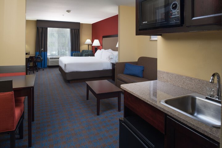 Room 11 of 24