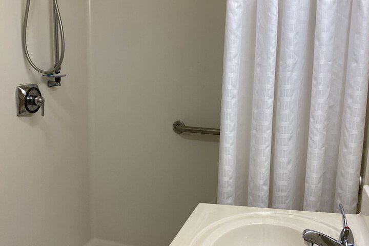 Room 11 of 18