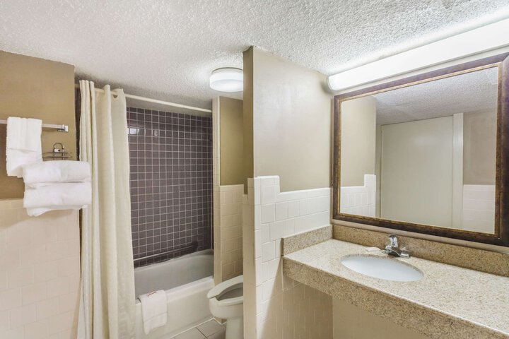 Room 10 of 17