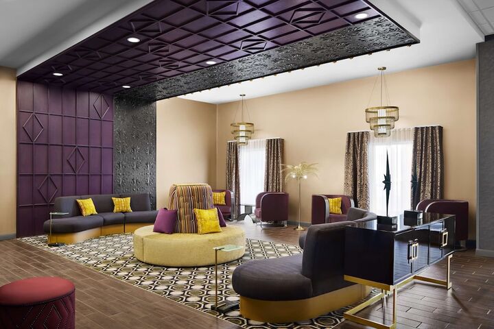 Hotel Interior 8 of 28