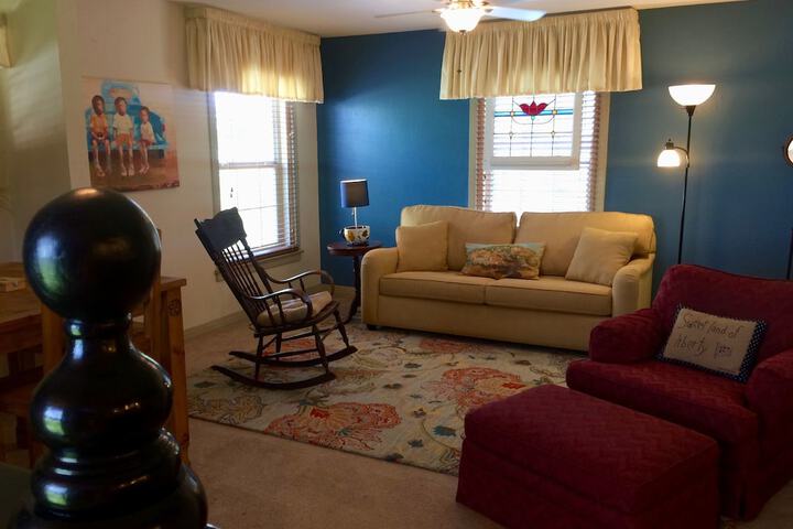 The Old Liberty Schoolhouse B & B