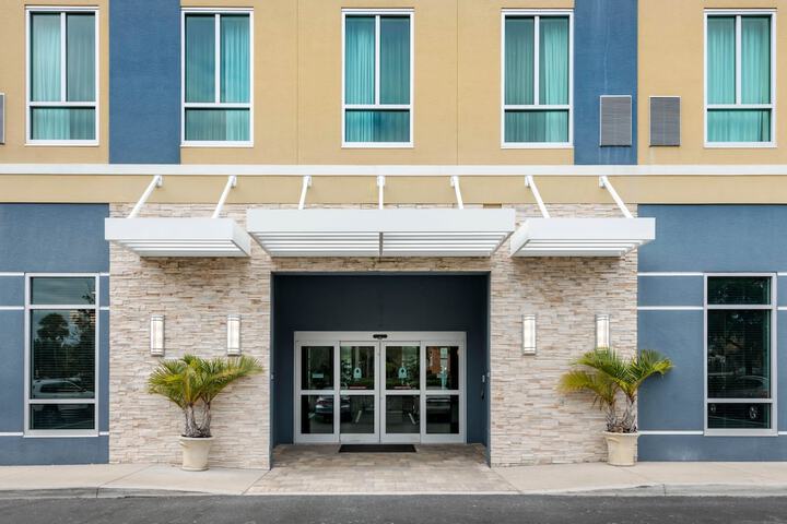 Staybridge Suites St. Petersburg Downtown by IHG