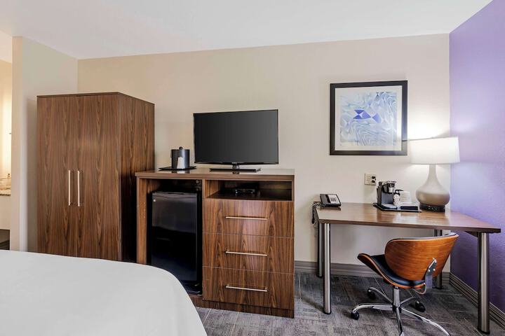 Room 9 of 25