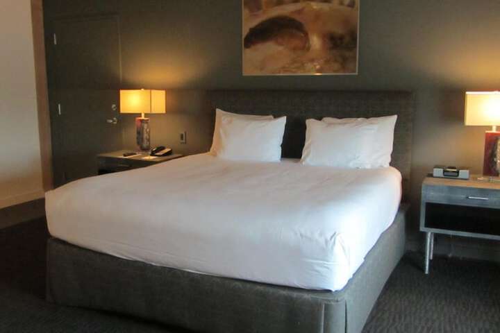 Room 27 of 37