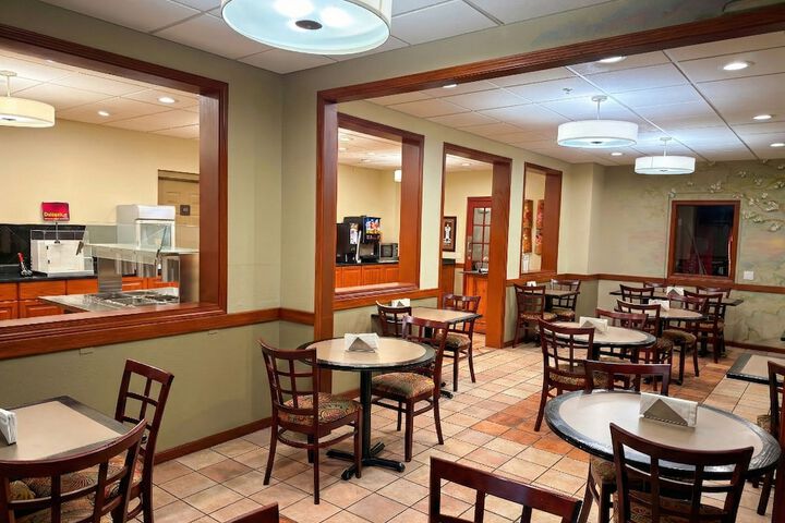 Best Western Plus Sandusky Hotel & Suites