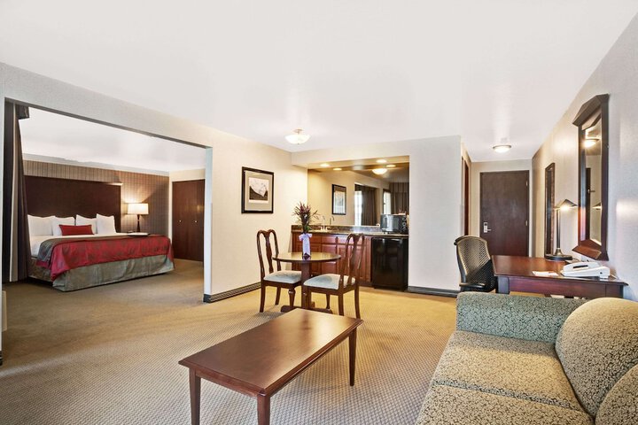 Room 11 of 19