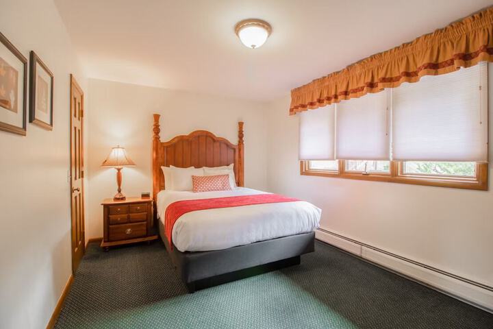 Room 33 of 82