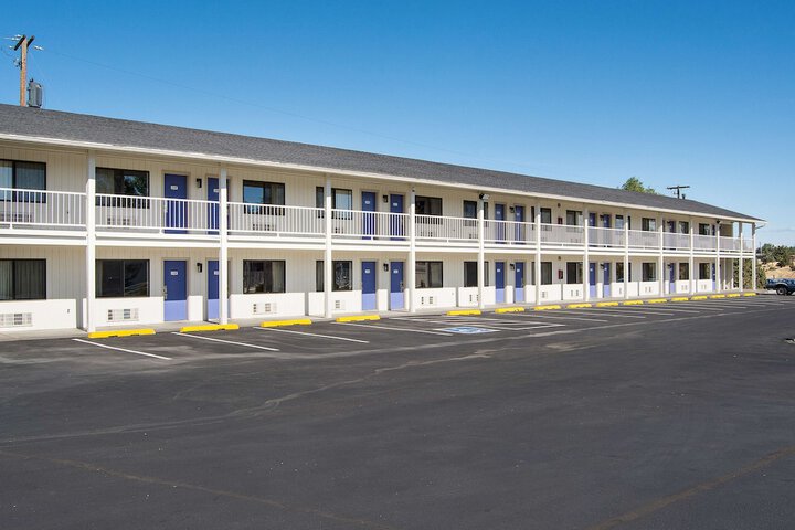 Motel 6 Madras OR