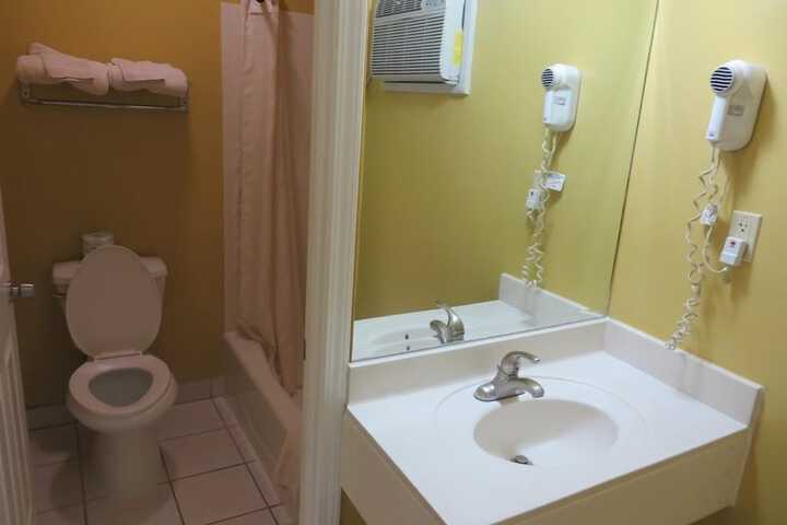 Room 9 of 21