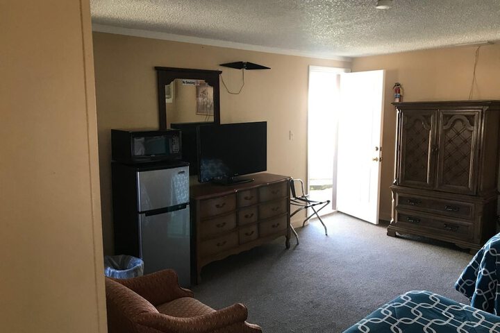 Room 12 of 19