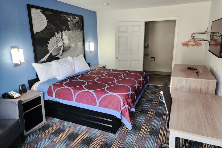 Room 11 of 22