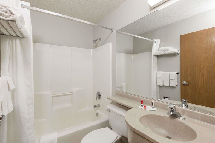 Room 32 of 48