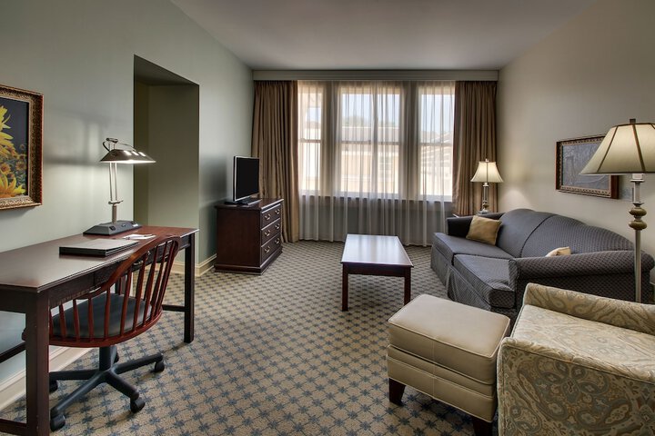 Room 11 of 33