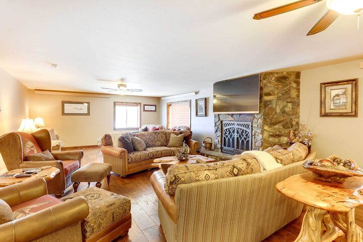 Modern Deadwood Apt With Mountain Views & Grill!