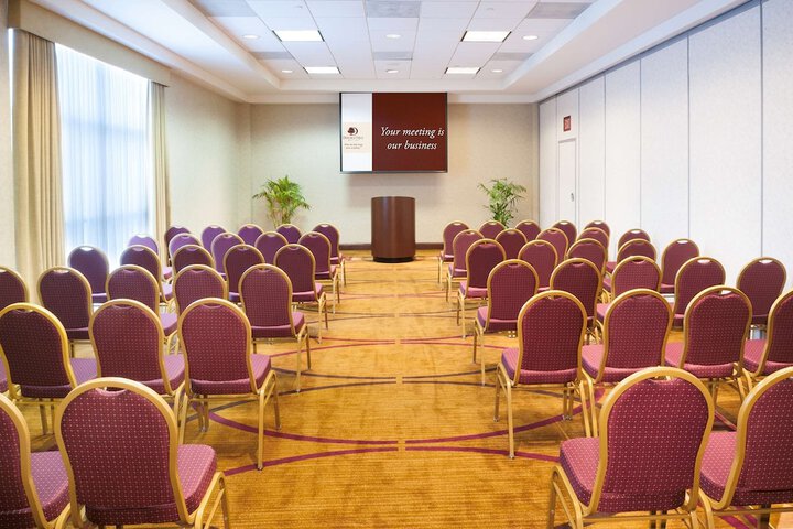 DoubleTree by Hilton Milwaukee - Brookfield