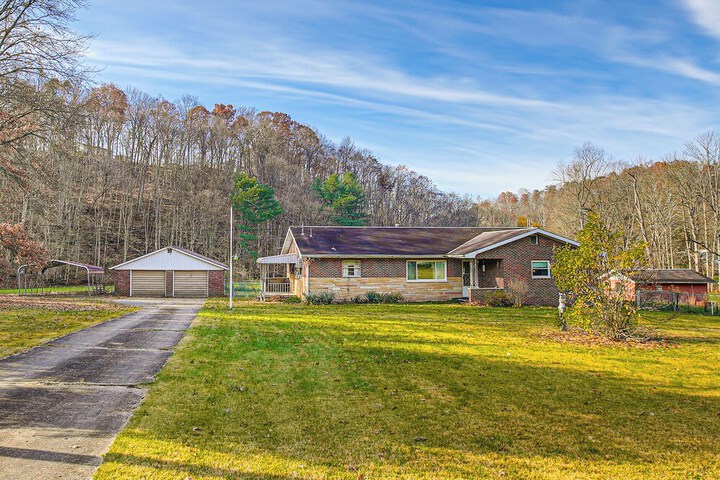 Stay & Play: West Virginia Country Home!