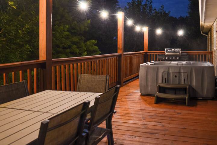 Campton Cottage w / Hot Tub Near Hiking + Climbing