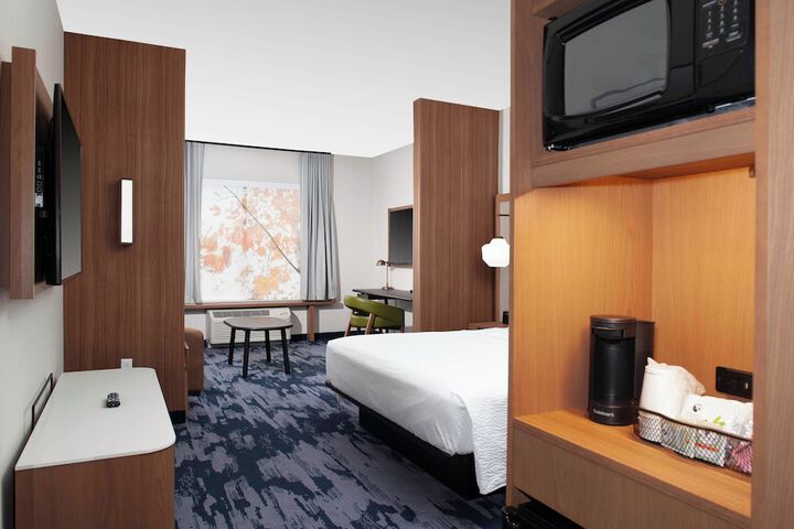 Room 10 of 18
