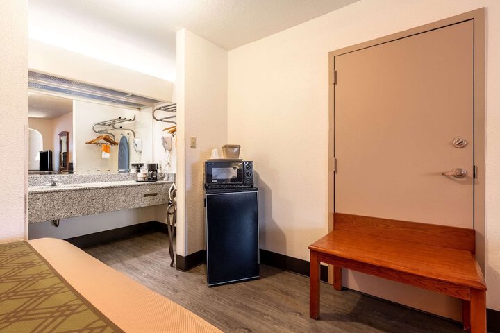 Room 13 of 41