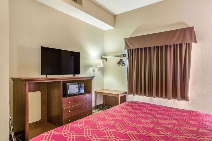 Room 25 of 43