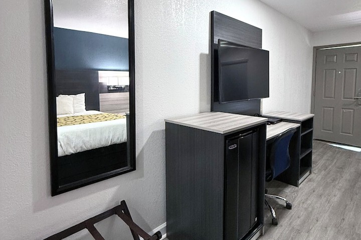 Room 9 of 19