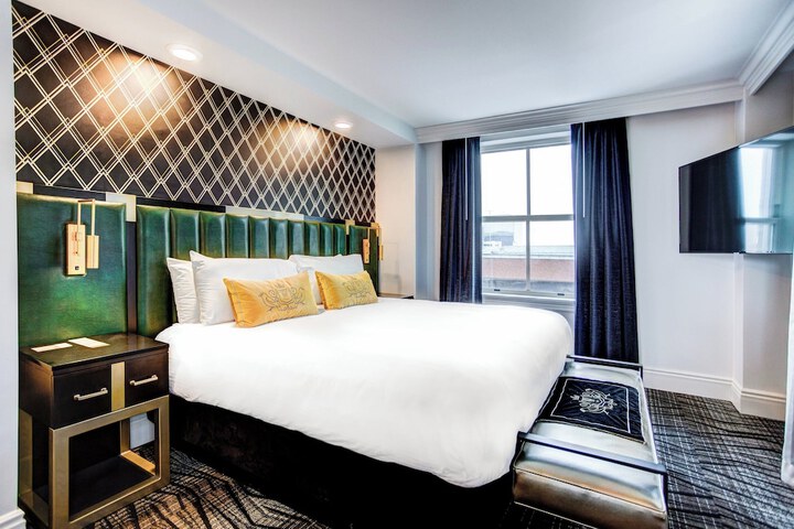 Room 10 of 40