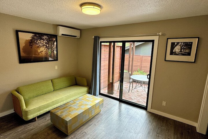 Room 33 of 62