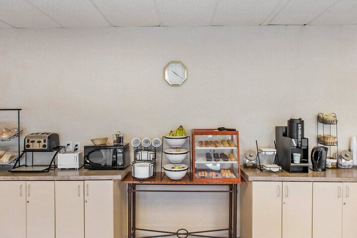 Breakfast/Coffee Service 27 of 34