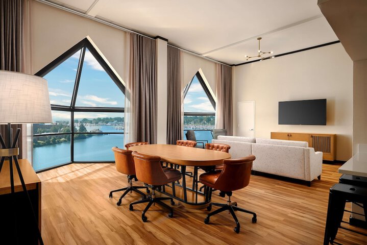 Room 8 of 24