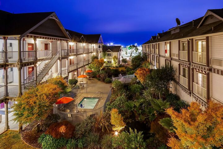 Best Western Plus Bayshore Inn