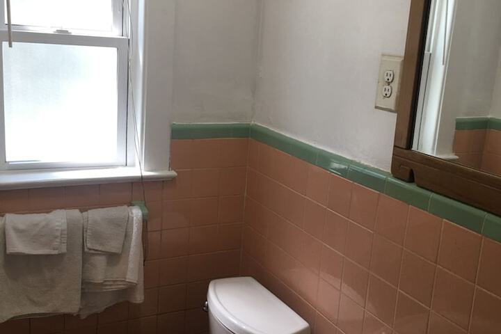 Room 6 of 8