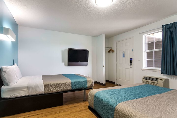 Room 27 of 29
