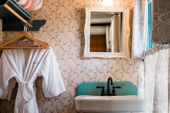 The Mast Farm Inn