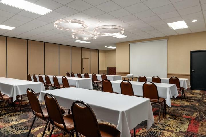 Ramada by Wyndham Grand Forks