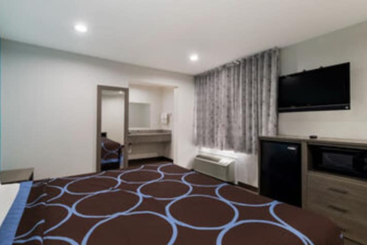 Room 25 of 29