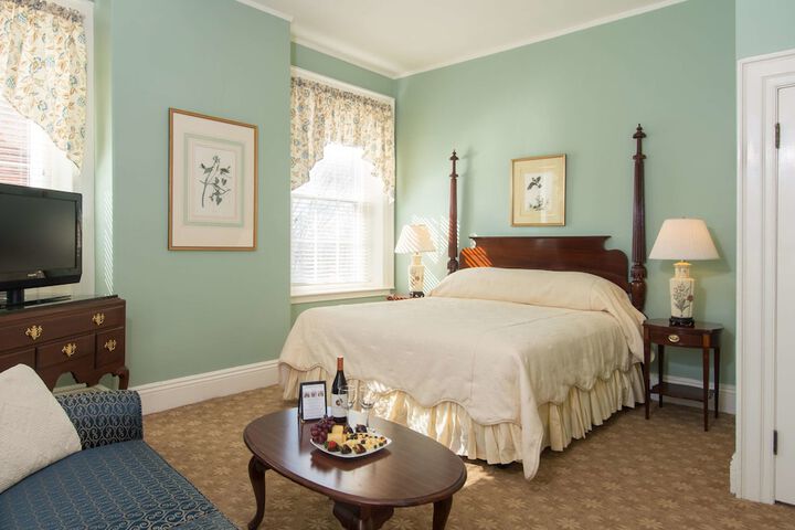Room 33 of 66