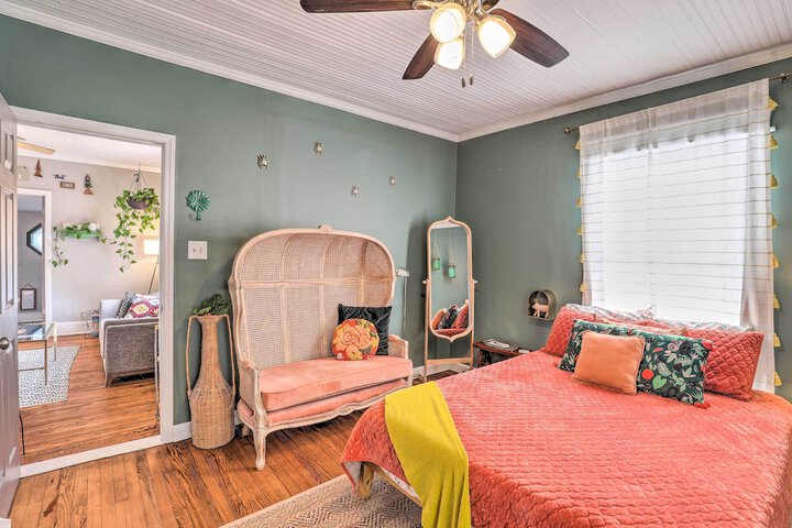 Stylish Woodfin Home w / Backyard & Fire Pit