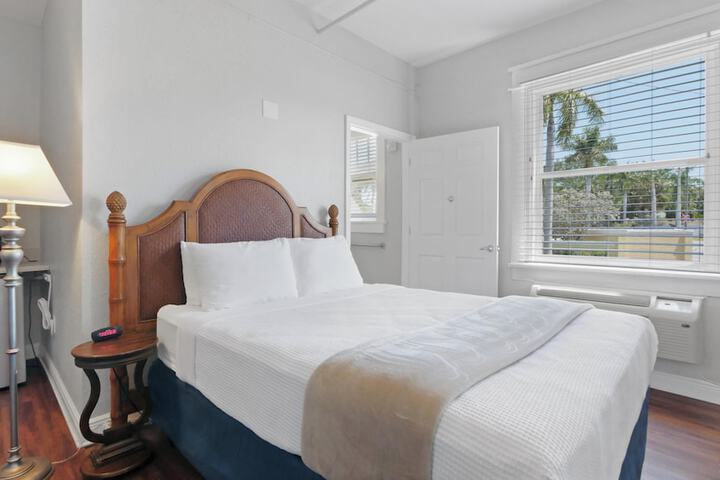 Crystal Bay Historic Hotel