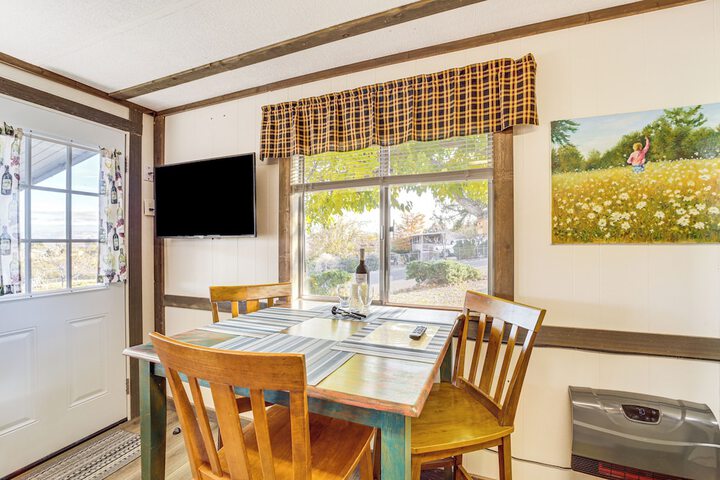 6 Mi to Old Town Panoramic Views: Cottonwood Gem!