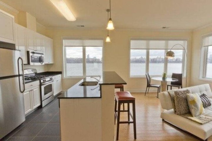 Cesar Suites at New York Plaza