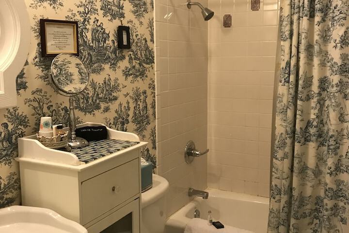Room 43 of 116