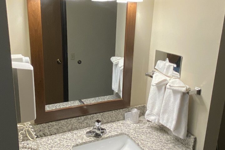 Room 25 of 38