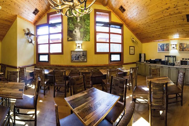 Bearskin Lodge on the River