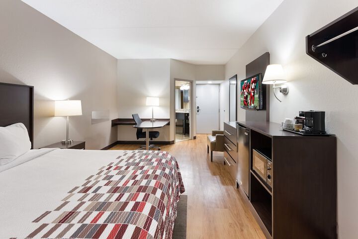 Red Roof Inn & Suites Columbus - West Broad