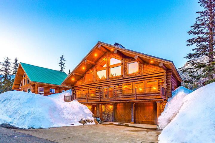 Luxury Family Cabin at Summit West
